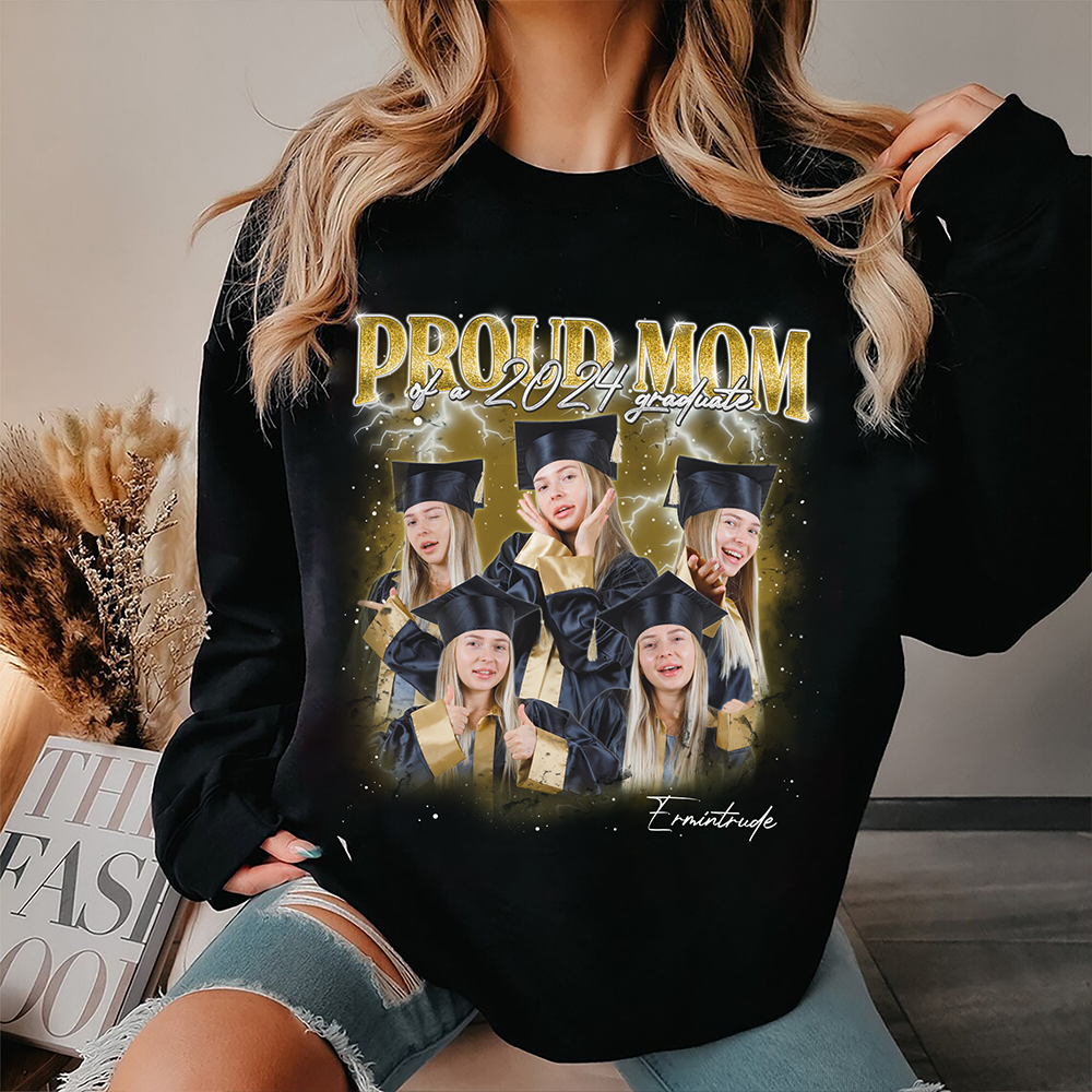 Personalized T-shirt - Gift For Graduation - Retro 90s Proud Mom Of 2024 Graduates Keepsake Gift Merchize